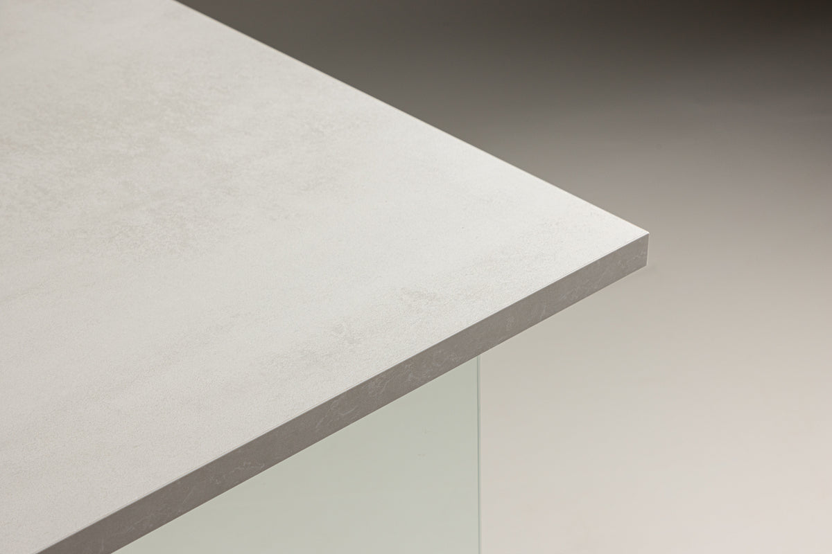 Jedálenský stôl Brevon - moderný jedálenský stôl na sklenenom ráme s svetlosivou doskou stola