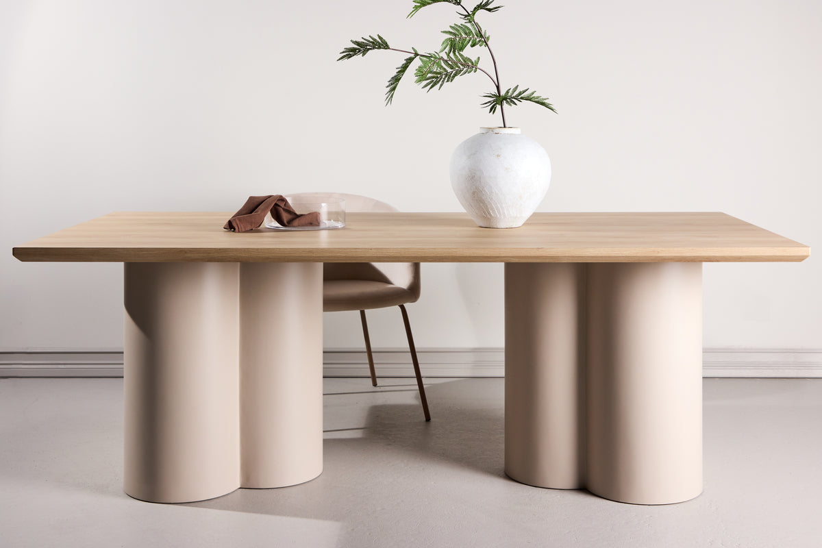 Jedálenský stôl Marly - v obdĺžnikovom tvare v modernom dizajne