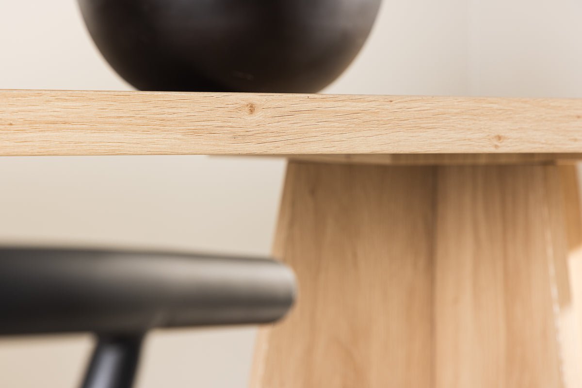 Jedálenský stôl Zayana - vytvára elegantnú, štýlovú atmosféru