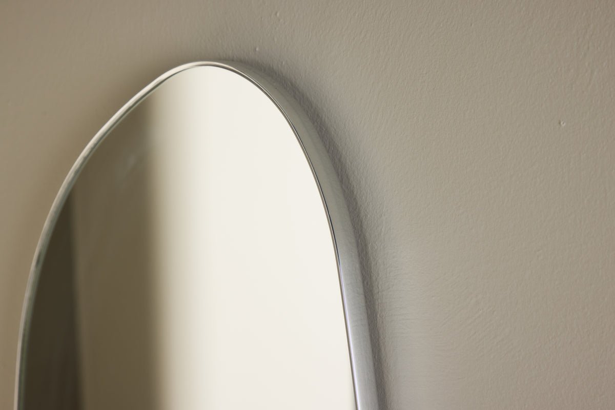 Spiegel Huevo – so strieborným hliníkovým rámom
