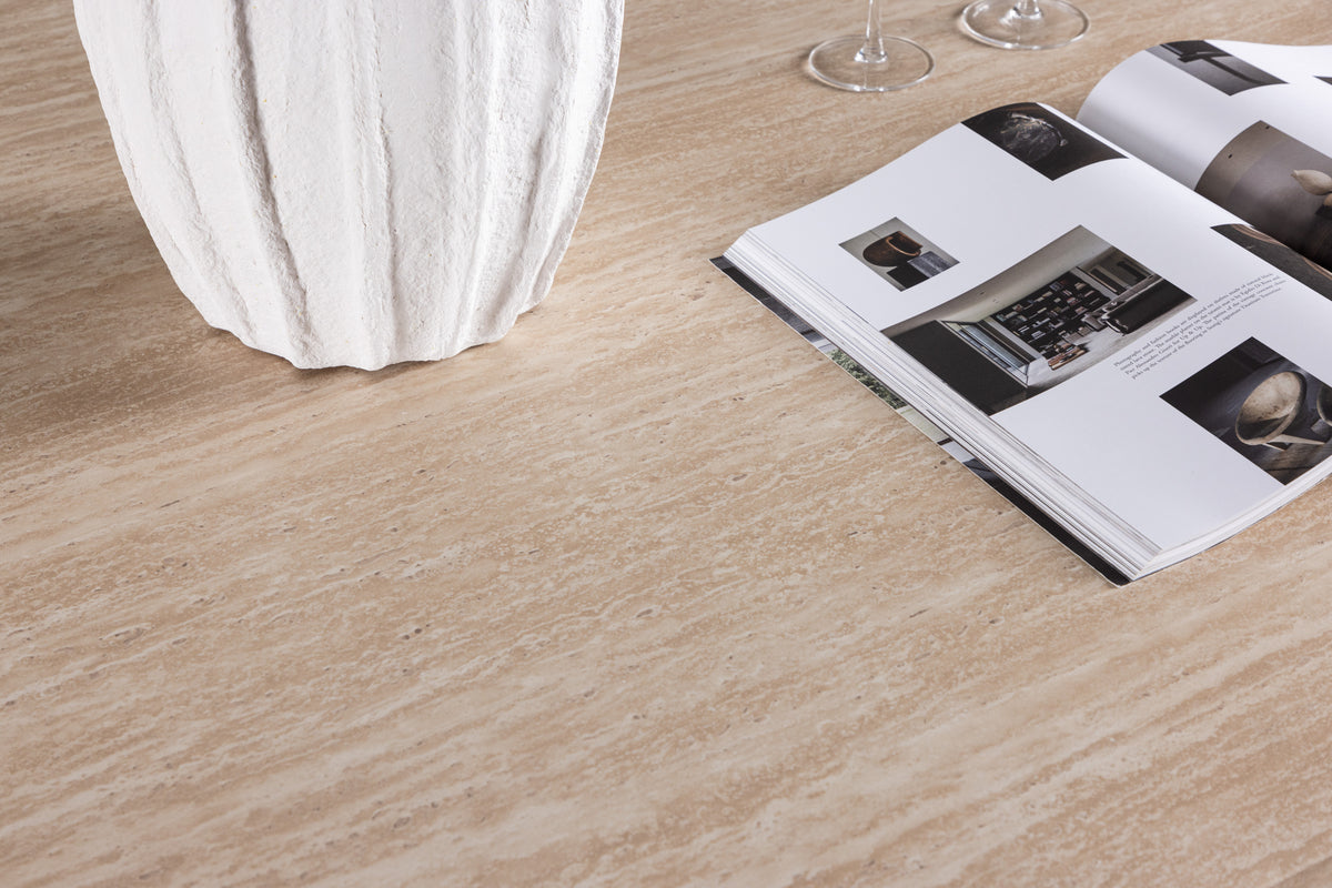 Jedálenský stôl Alenya - s jasným tvarovým jazykom a priestrannou doskou stola