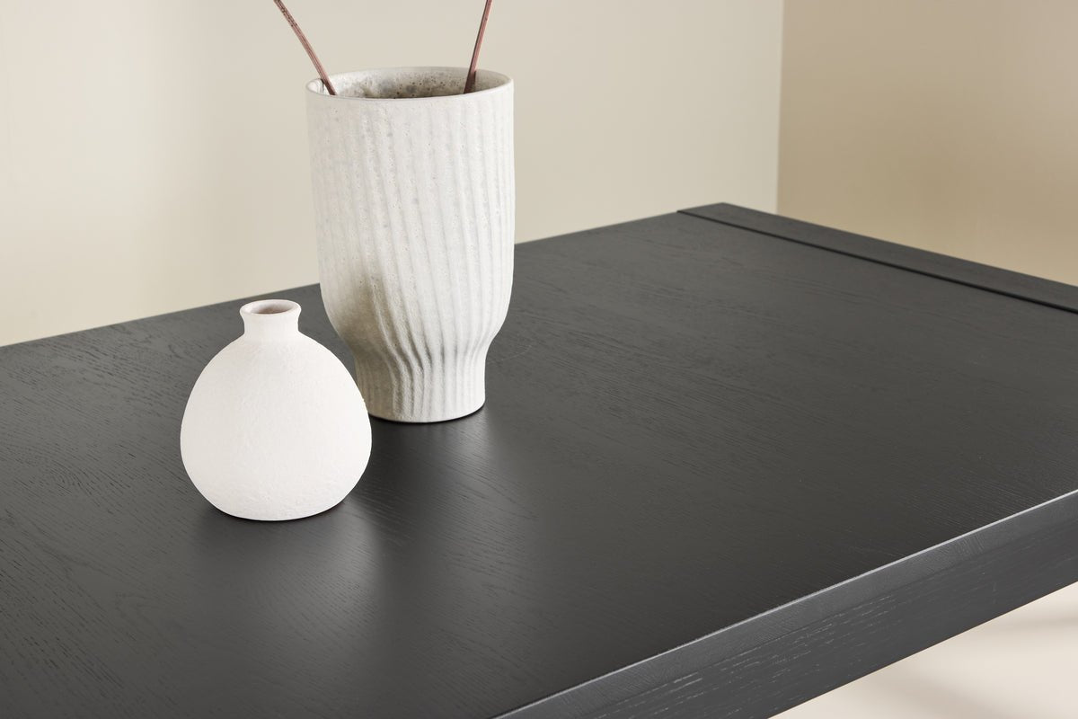 Jedálenský stôl Wainui - vyrobený z pevného dubového dreva