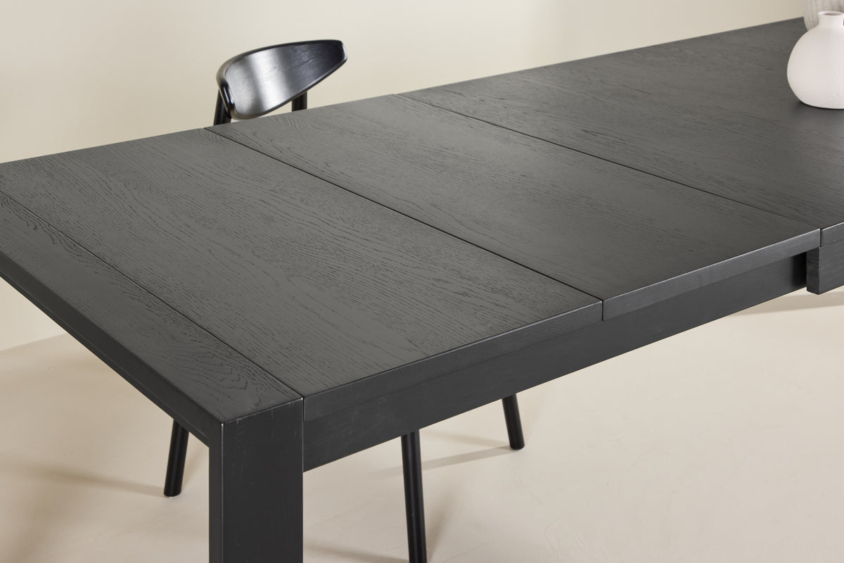 Jedálenský stôl Wainui - vyrobený z pevného dubového dreva