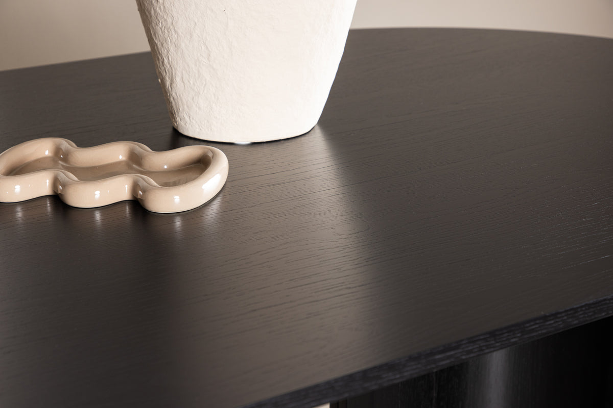 Jedálenský stôl Alura - v harmonickom dizajne s elegantným nádychom