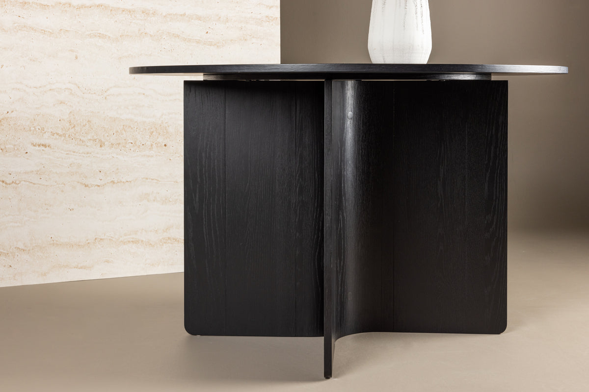 Jedálenský stôl Isola - v harmonickom dizajne s elegantným nádychom