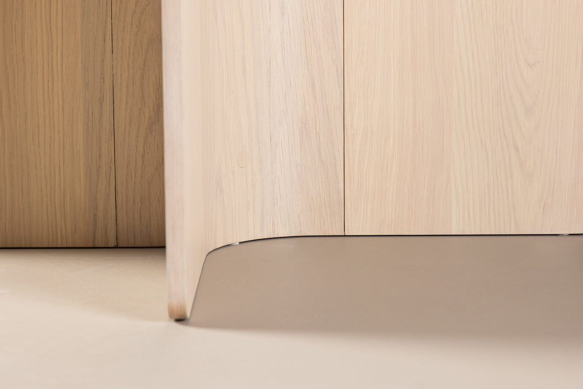 Jedálenský stôl Isola - v harmonickom dizajne s elegantným nádychom