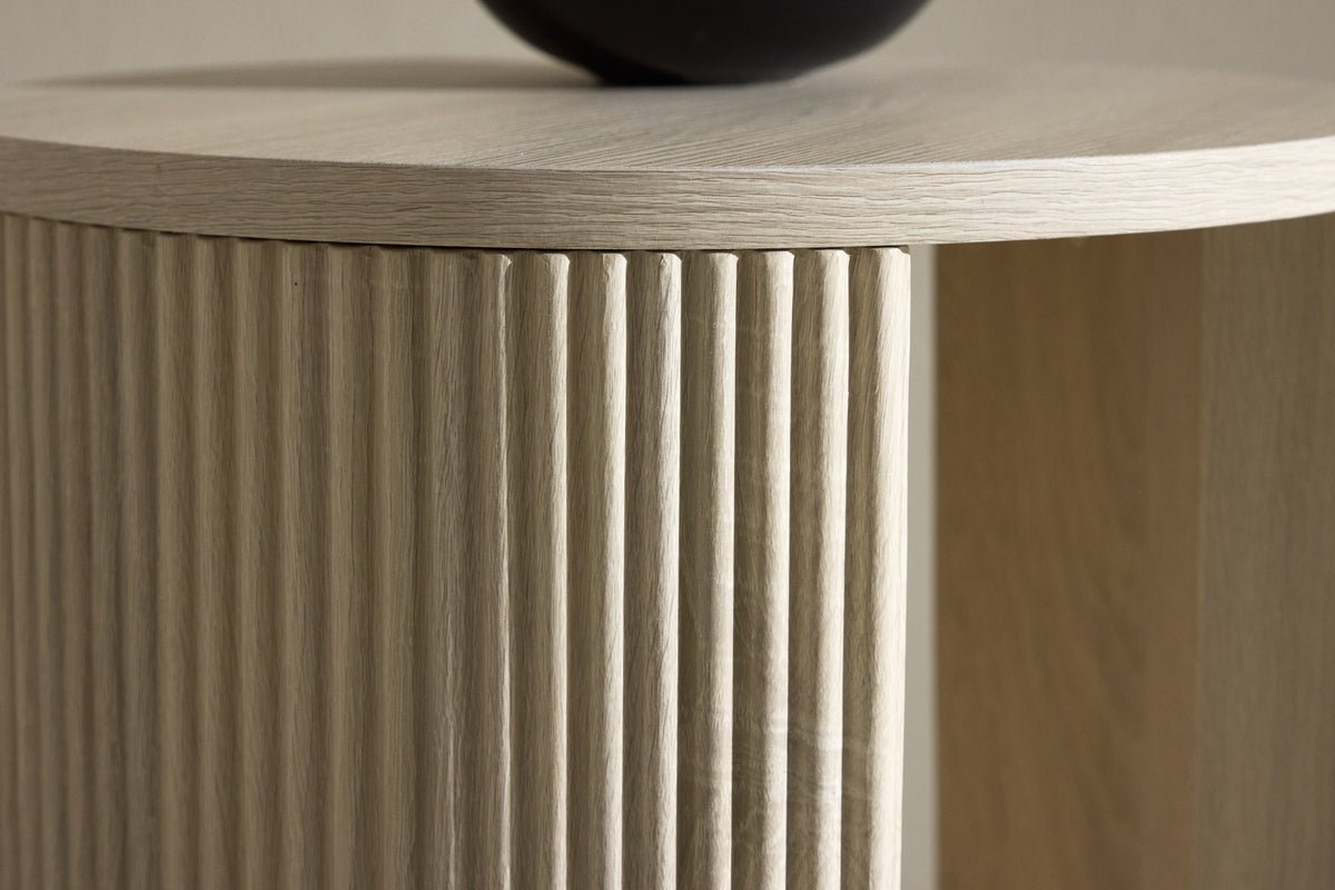 Prístavný stolík Belrose – v moka alebo whitewash