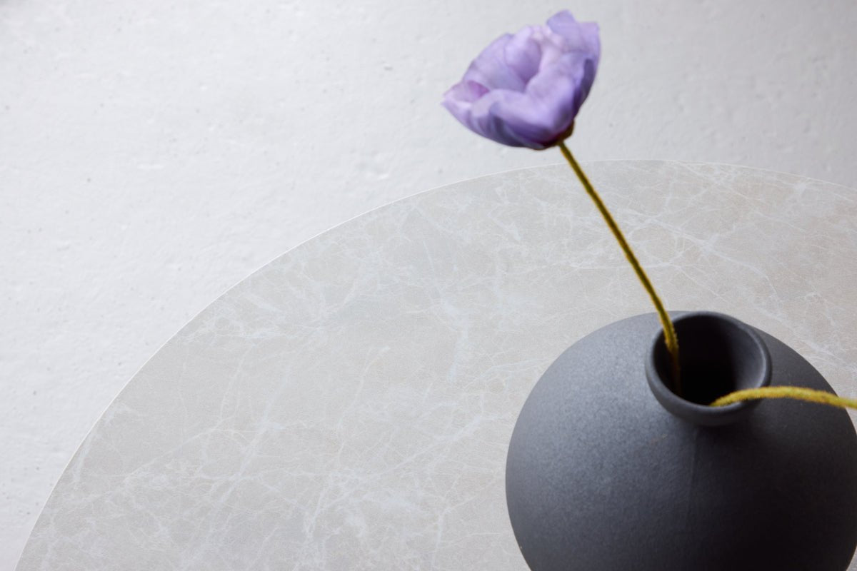 Konferenčný stolík Navaro - okrúhly stolík v jemnej béžovej farbe