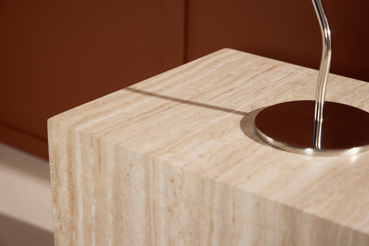 Prístavný stolík Quadro – v béžovej farbe s kamenným vzhľadom