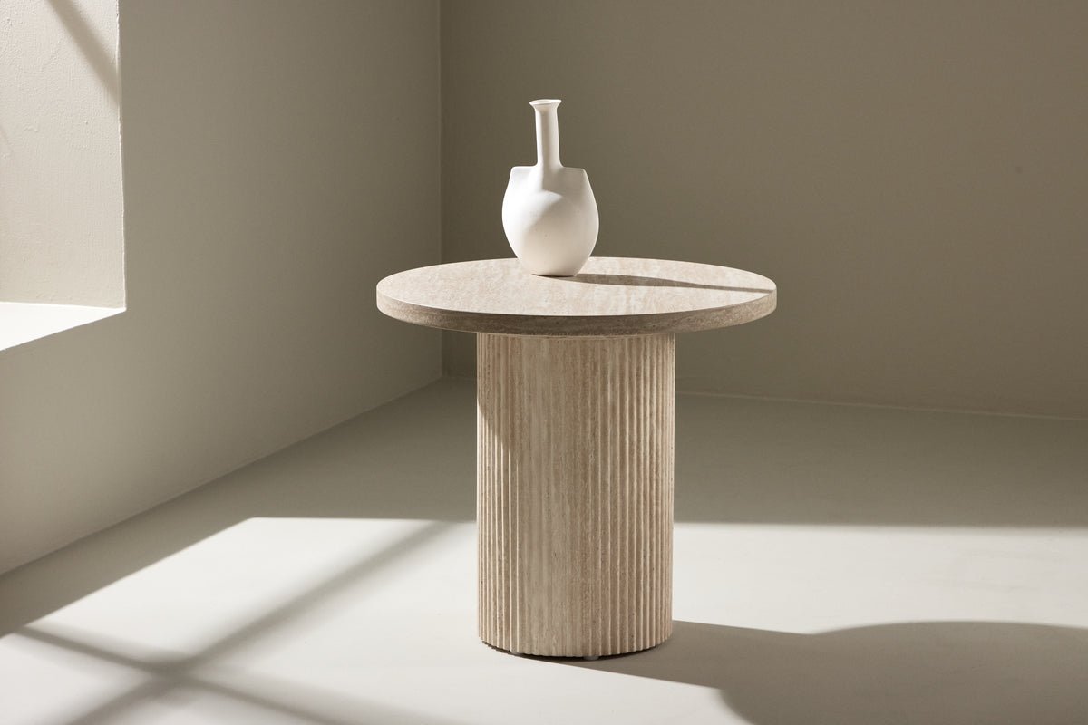 Konferenčný stolík/príručný stolík Tino - s ryhovanou nohou