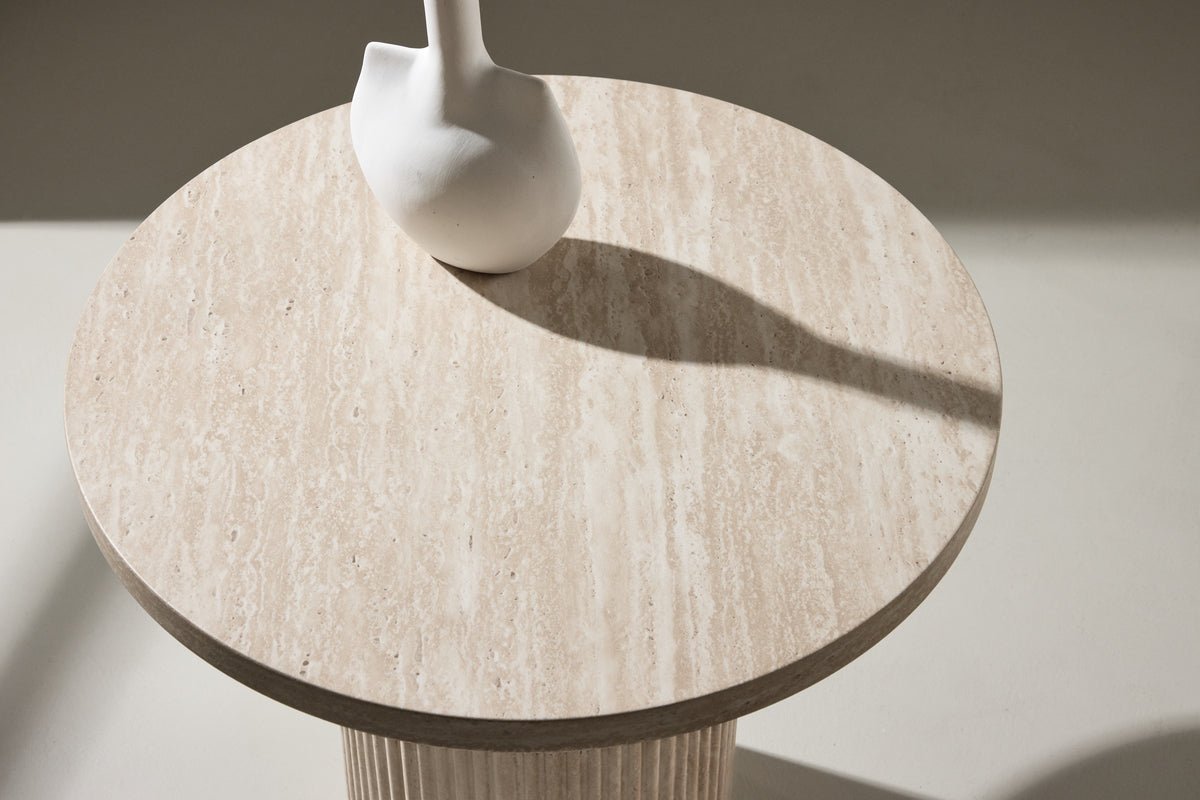 Konferenčný stolík/príručný stolík Tino - s ryhovanou nohou