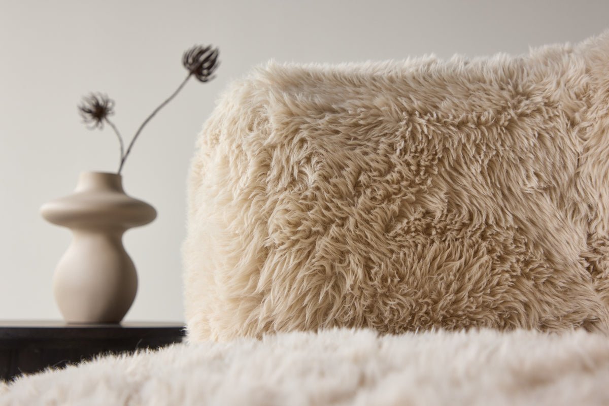 Kreslo Fiby - s polyesterovým poťahom v krémovo bielej farbe