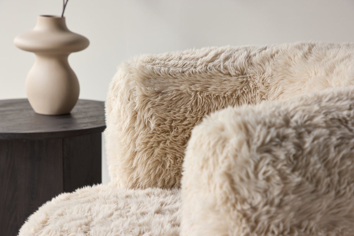 Kreslo Fiby - s polyesterovým poťahom v krémovo bielej farbe