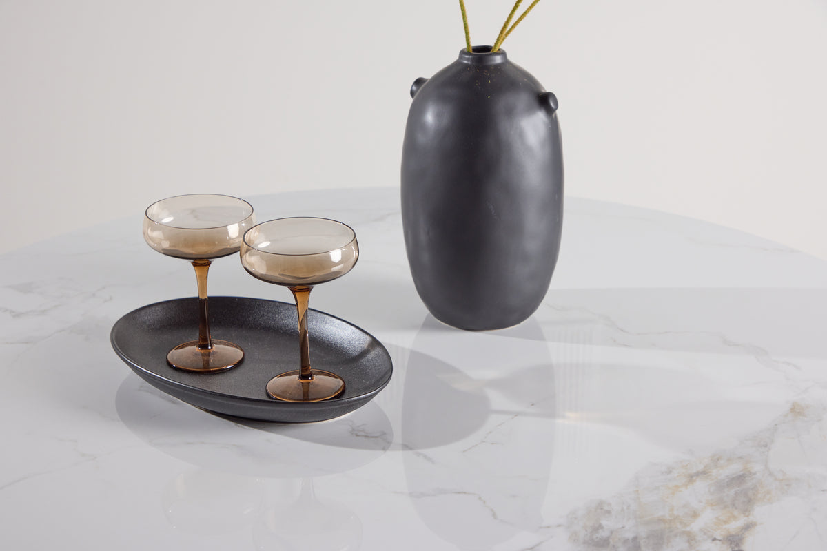 Jedálenský stôl Maris - z spečeného kameňa v béžovej mramorovej optike