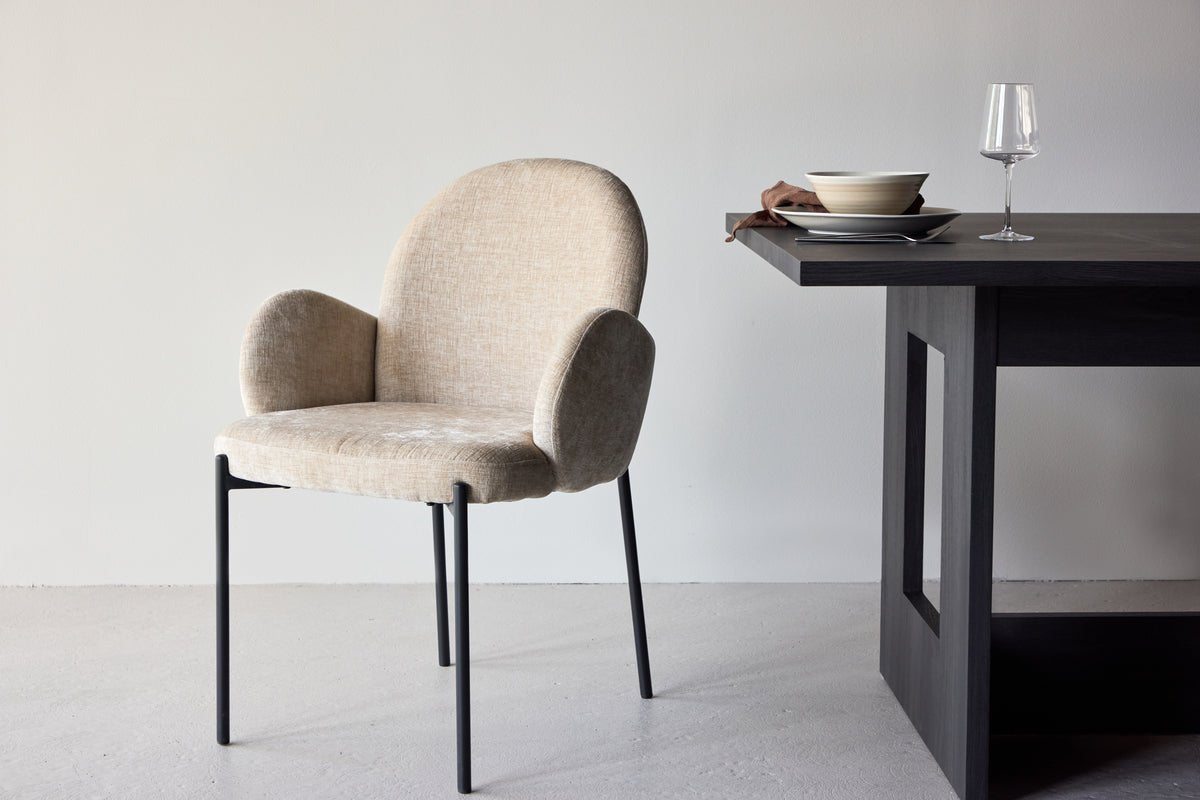 Sada 2 ks - stolička Hendrix škandinávska s čiernymi oceľovými nohami