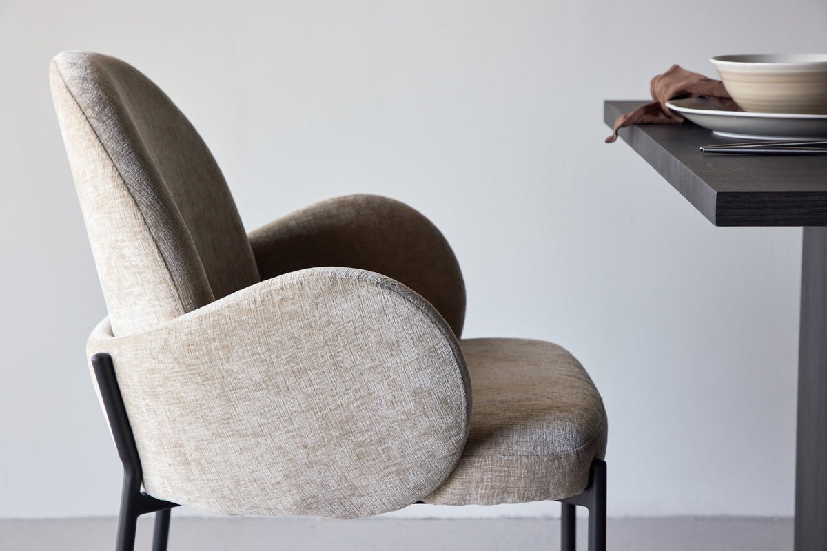 Sada 2 ks - stolička Hendrix škandinávska s čiernymi oceľovými nohami