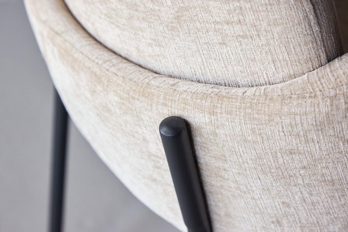 Sada 2 ks - stolička Hendrix škandinávska s čiernymi oceľovými nohami