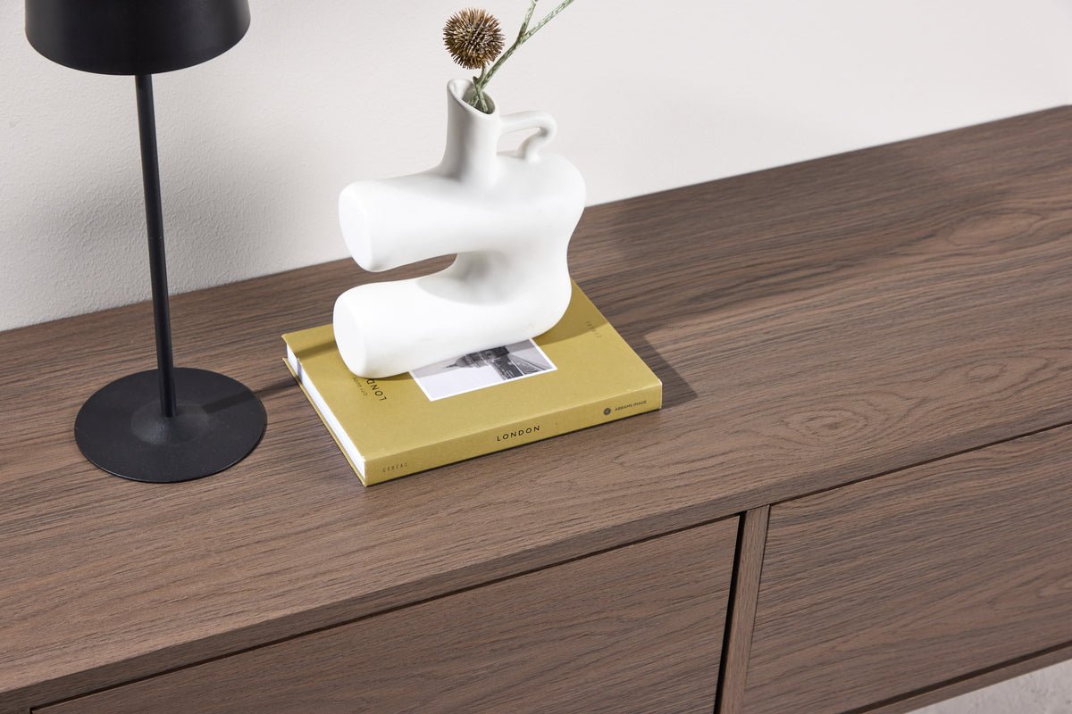 Dizajnový TV nízky stolík Taverno – teplý drevený dizajn s úložným priestorom