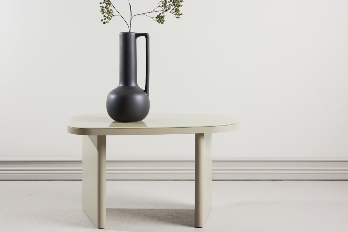 Konferenčný stolík/príručný stolík Sonaro – 70 × 45 cm v Béžovej s doskou z skla