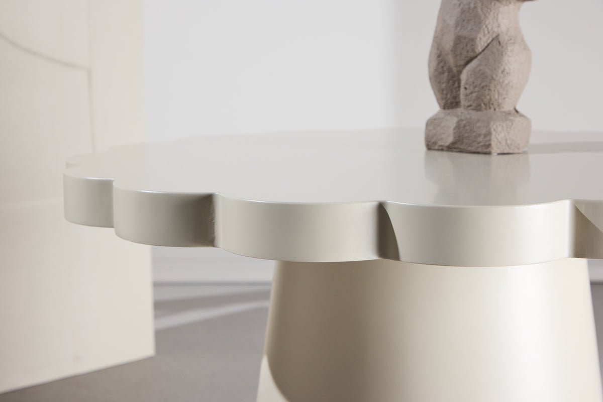 Konferenčný stolík Florena - v béžovej farbe s vlnitým okrajom