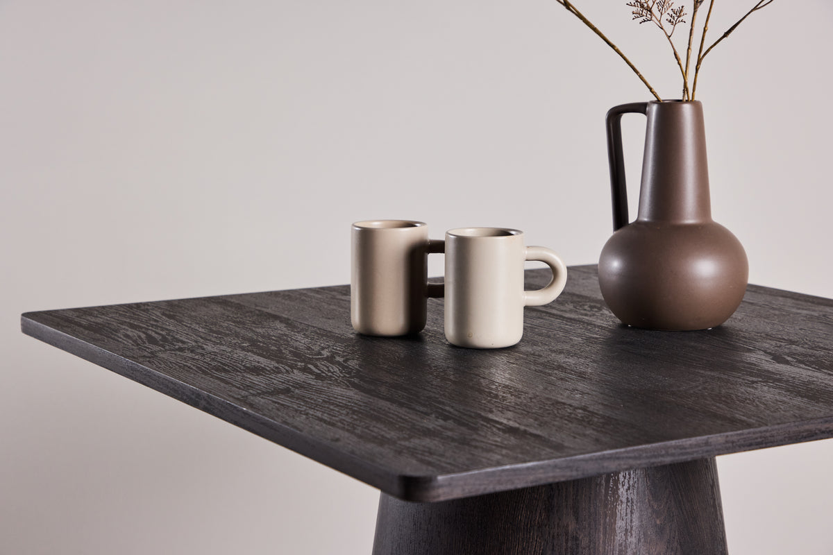 Jedálenský stôl Moreno – štvorcový stôl 80x80 cm v farbe mocca