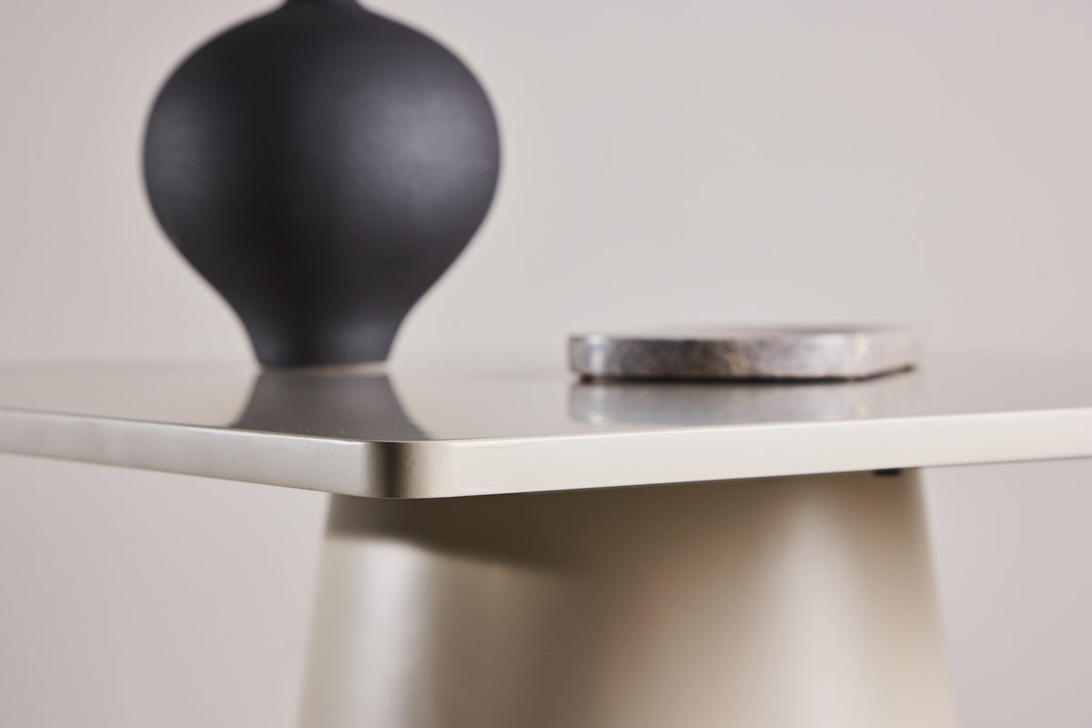 Jedálenský stôl Cubo – štvorcový dizajnový jedálenský stôl 80x80 cm v béžovej