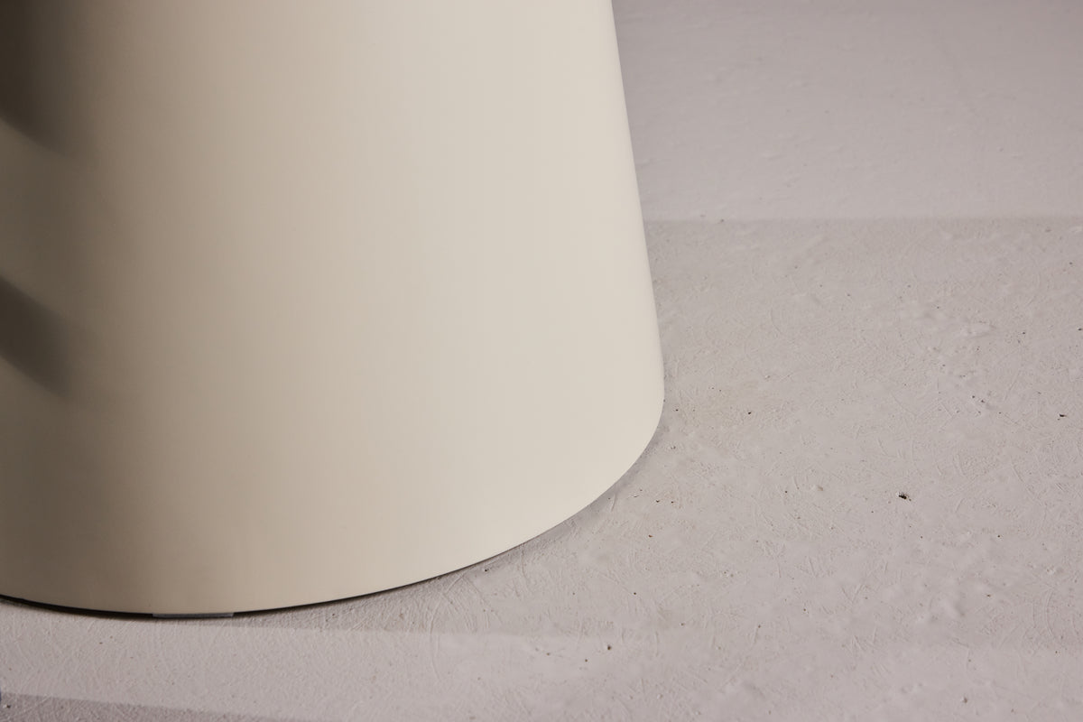 Jedálenský stôl Cubo – štvorcový dizajnový jedálenský stôl 80x80 cm v béžovej