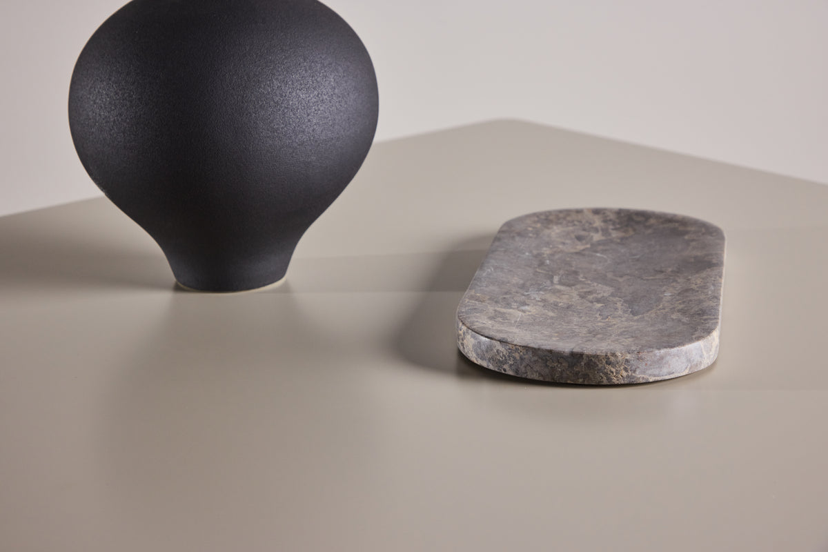 Jedálenský stôl Cubo – štvorcový dizajnový jedálenský stôl 80x80 cm v béžovej