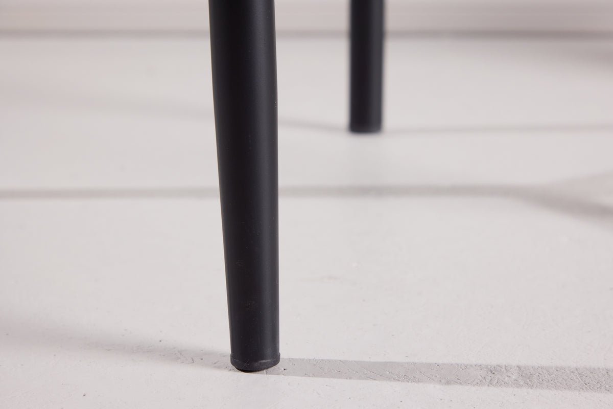 Stolička Fliou II - v Czarny s jednotnou farebnou sedacou plochou