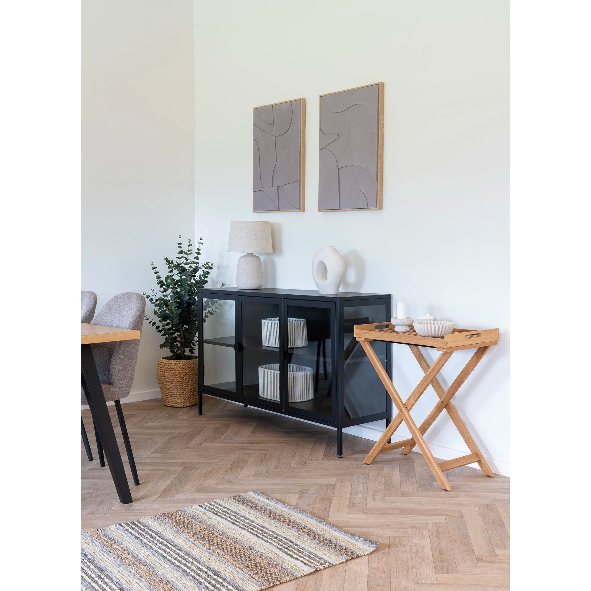 Stolná lampa „Carmelo“ – piesková štruktúra v modernom vzhľade