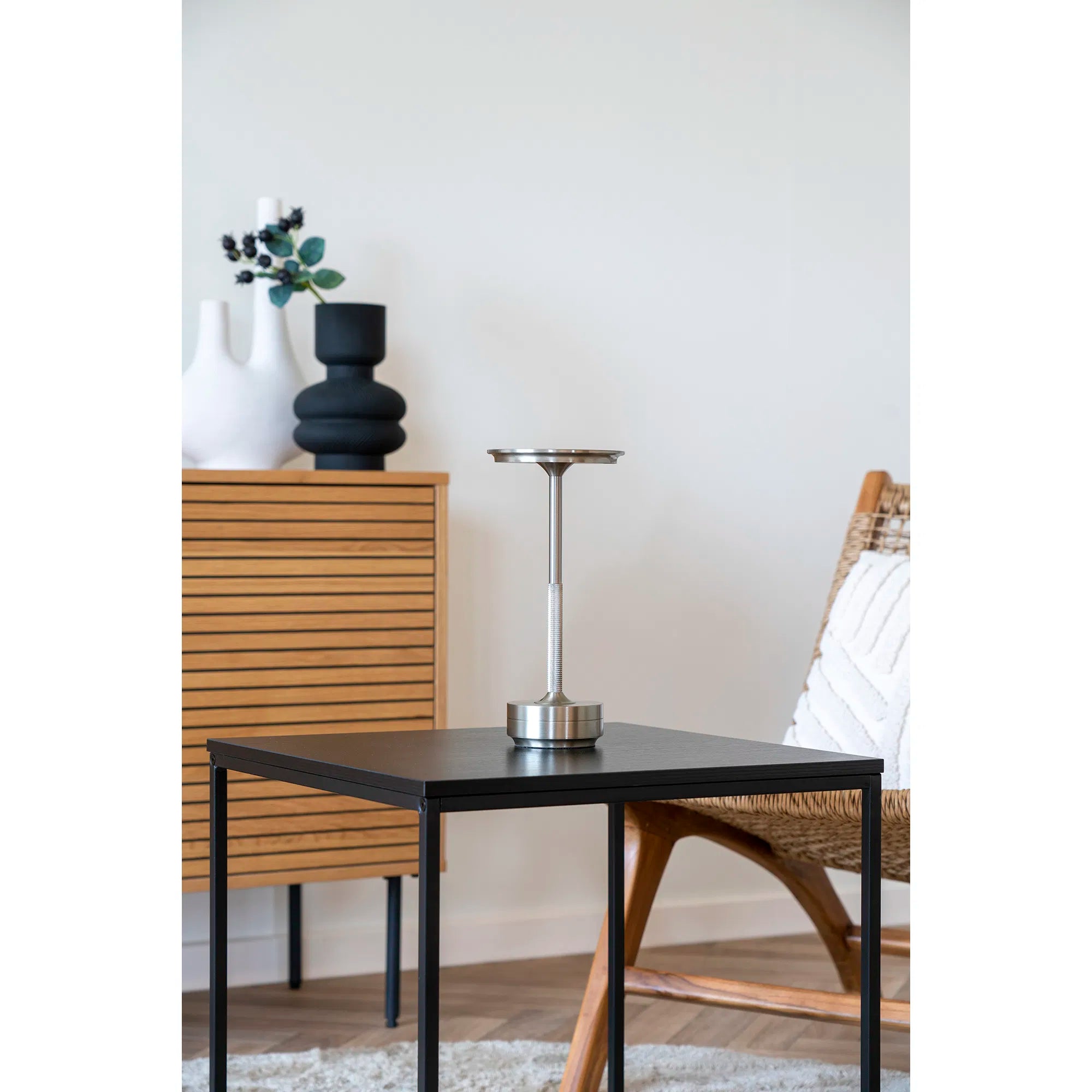 Stolná lampa „Ardena“ – elegancia v zlate, striebre a čiernej