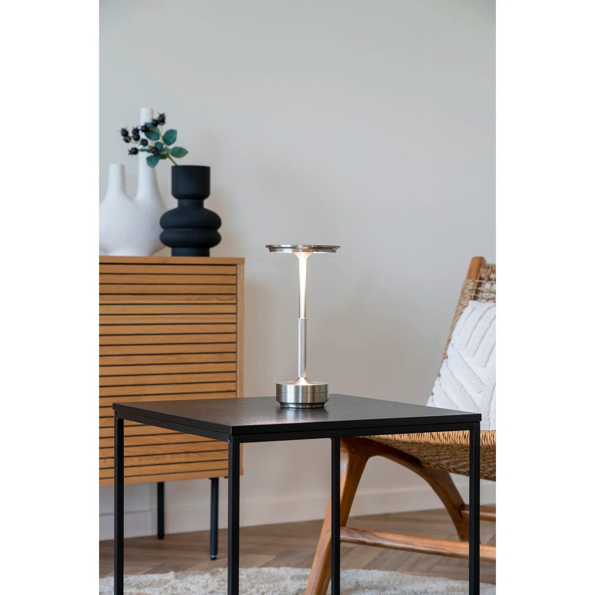 Stolná lampa „Ardena“ – elegancia v zlate, striebre a čiernej