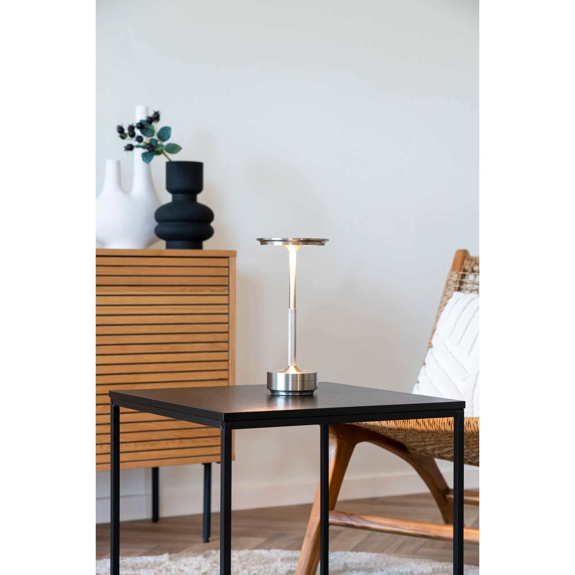 Stolná lampa „Ardena“ – elegancia v zlate, striebre a čiernej