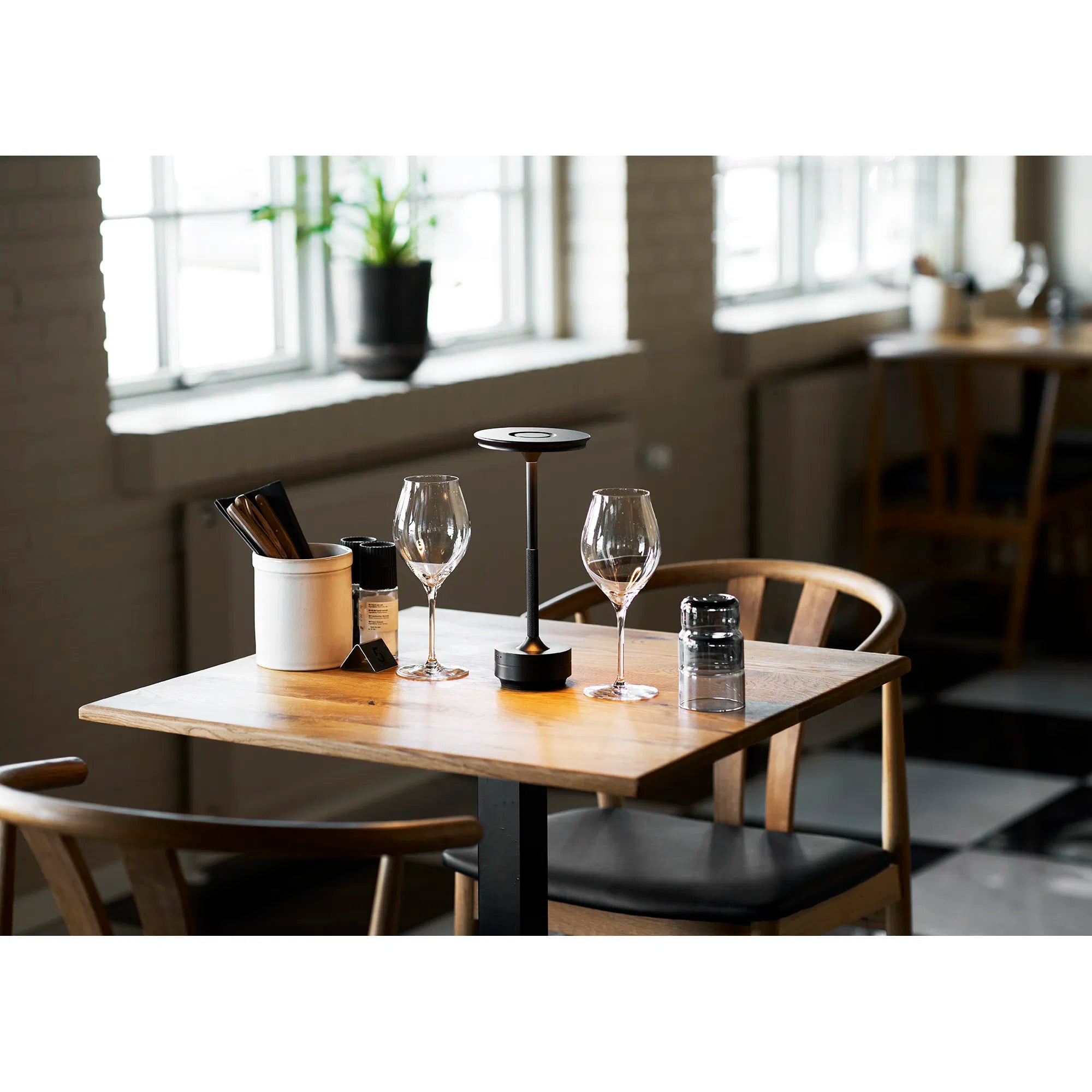 Stolná lampa „Ardena“ – elegancia v zlate, striebre a čiernej
