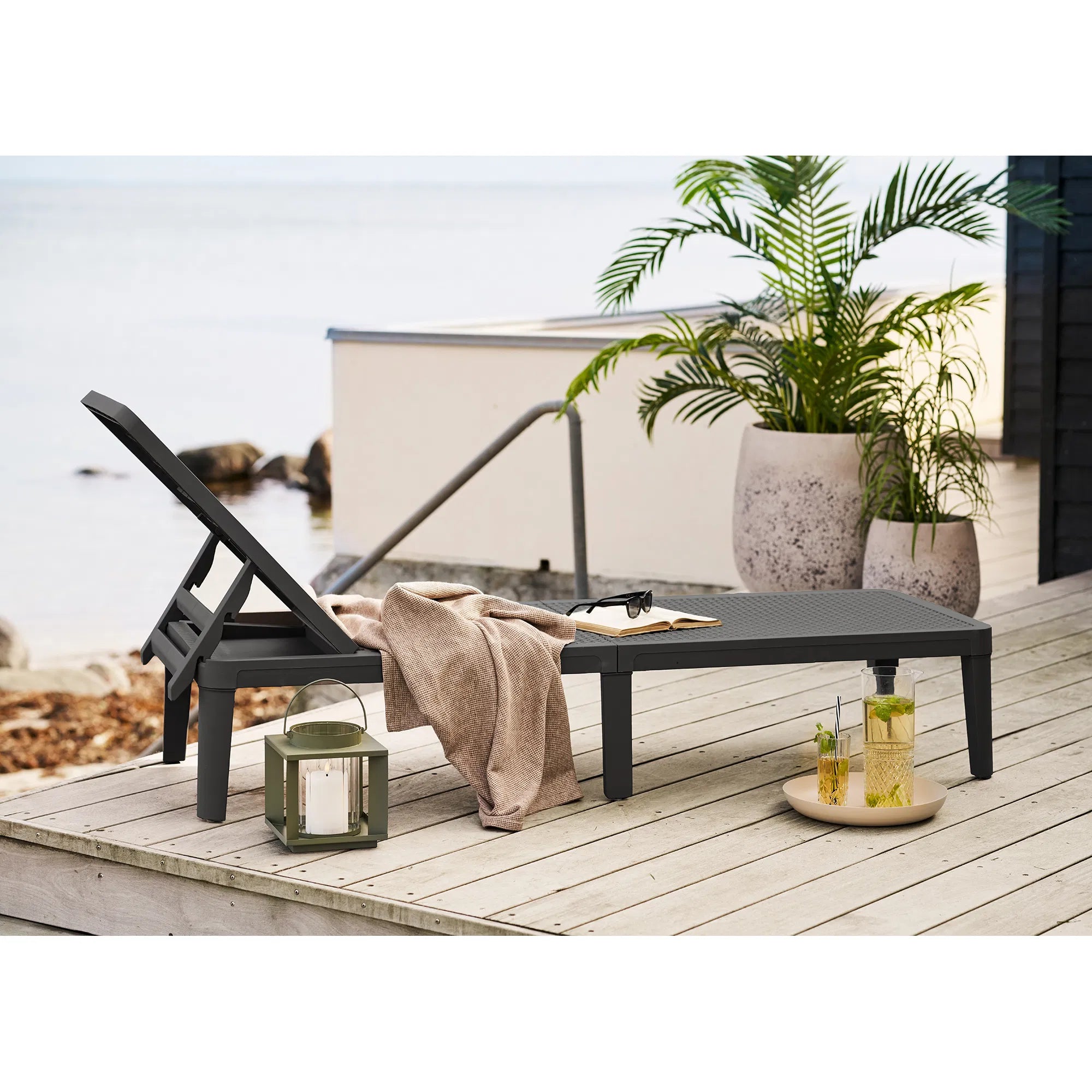 Sviečková lucerna Eirnova – vyrobená z kovu a skla