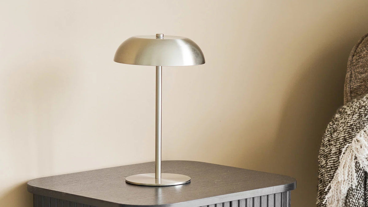Tischlampe Norwick - wiederaufladbar aus silbernen Metall