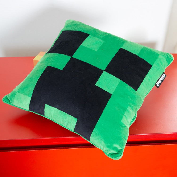 Minecraft dekoračný vankúš „Creeper plyšový“ – s výplňou a zamatovým vzhľadom