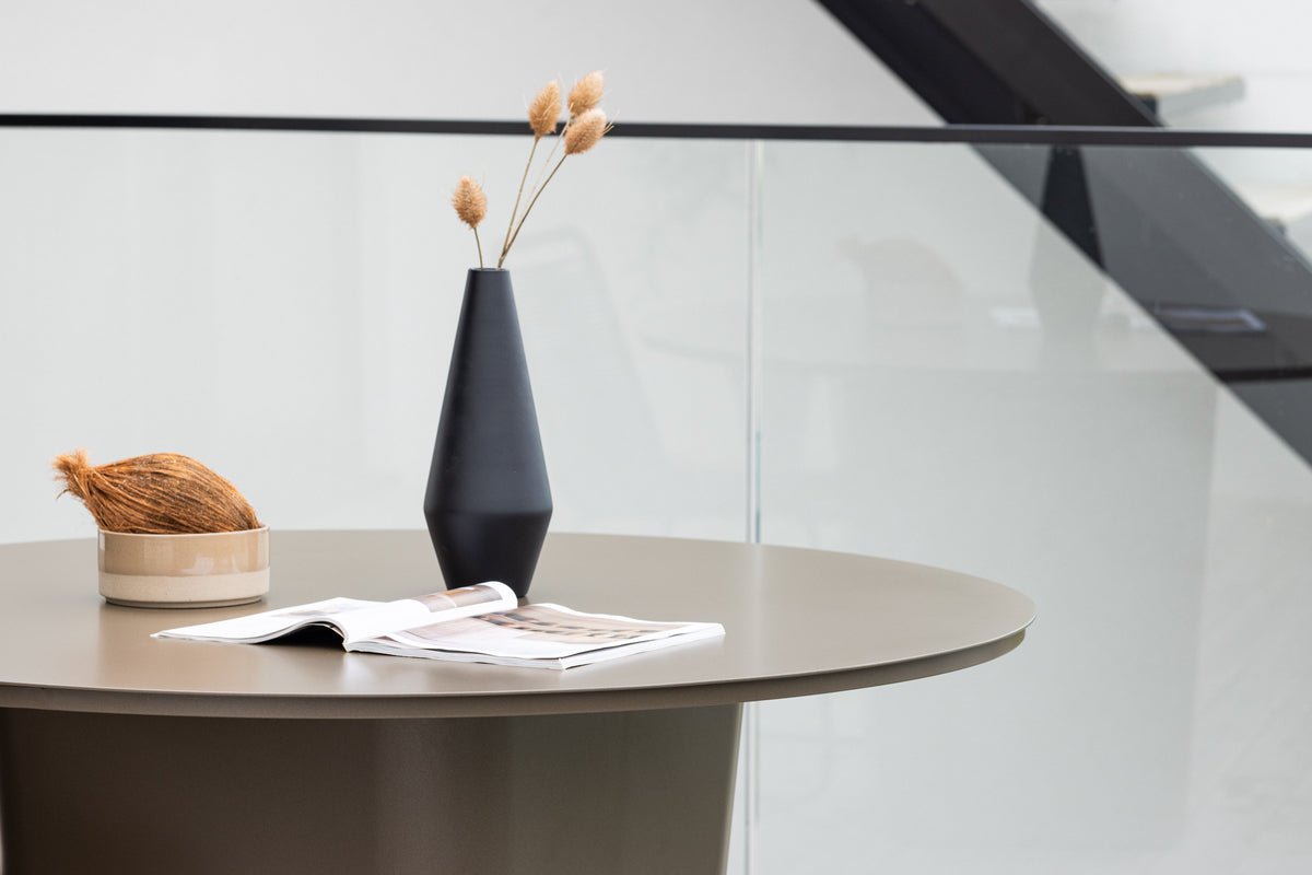 Záhradný jedálenský stôl Calma - Ø 120 cm z hnedého hliníka