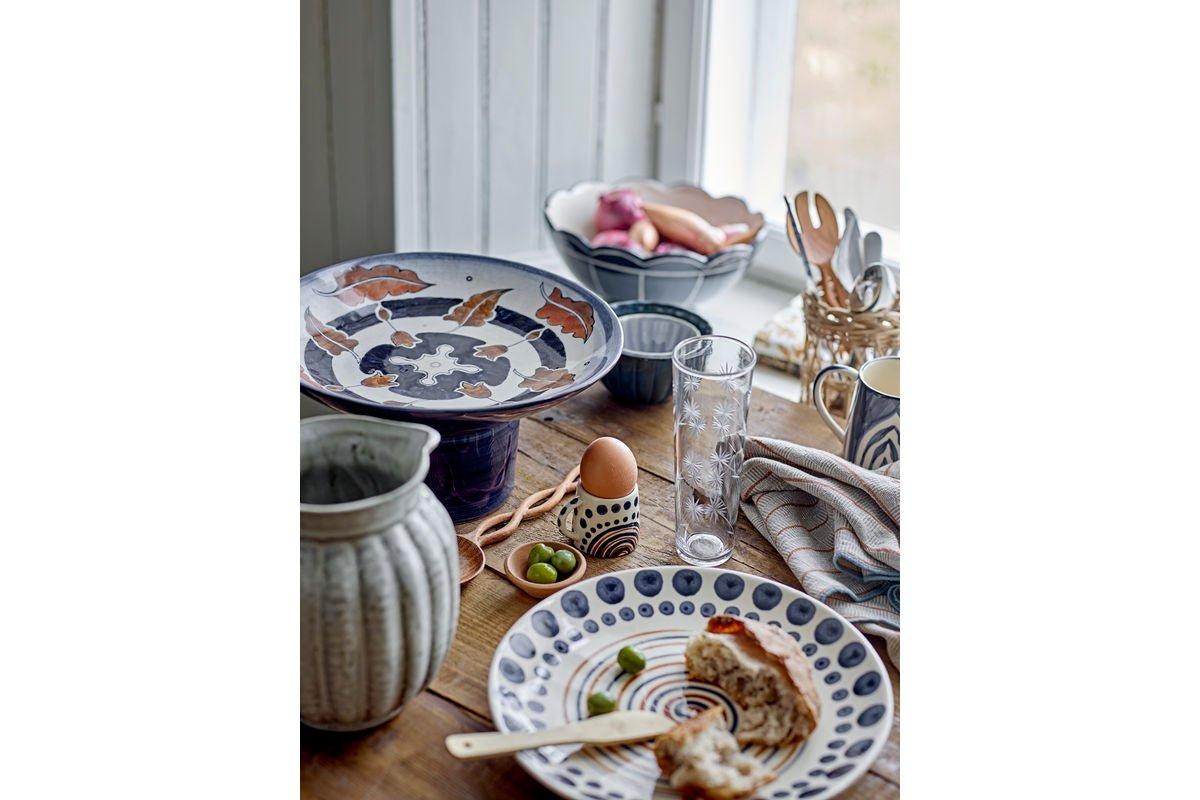 Sockelschale Selma – dekoratives Steingut mit Naturmotiv