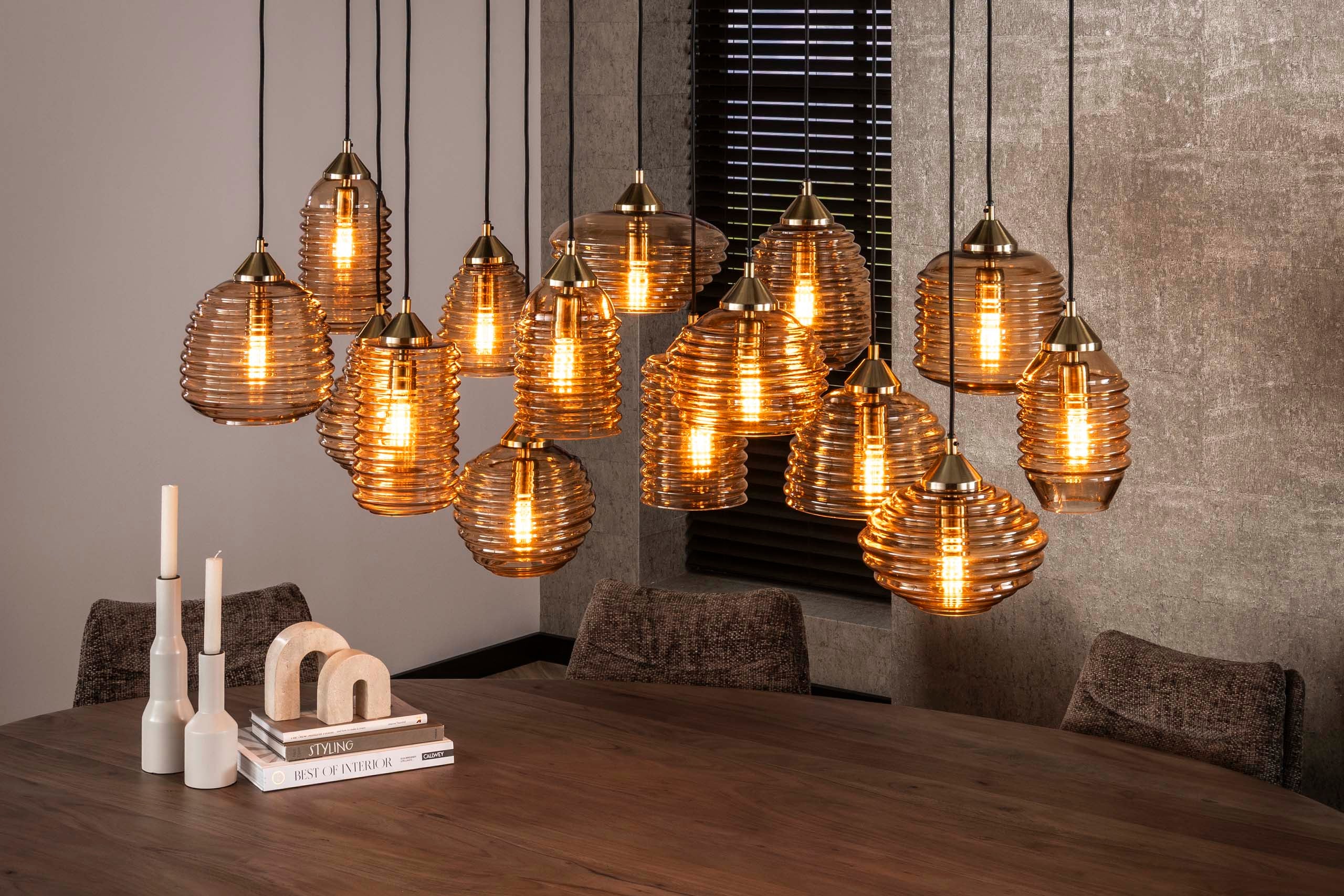 Závesné svietidlo "Solaro" – s 15 svetlami v dizajne Rib-Glass a jantárovej farby