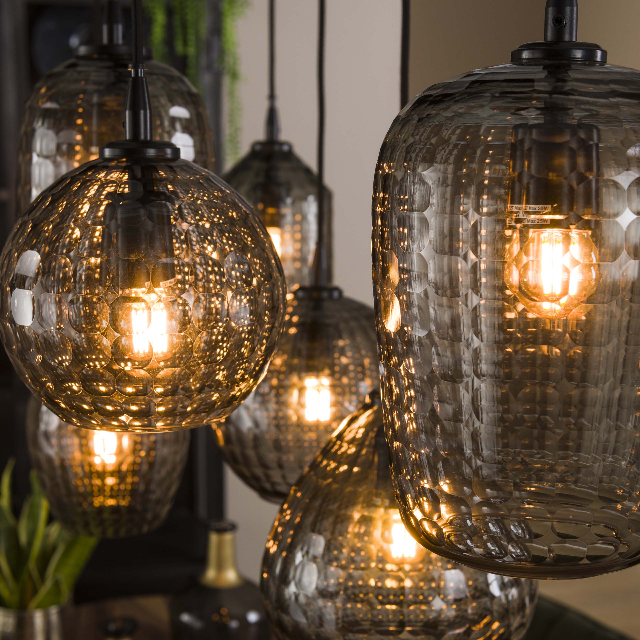 Závesné svietidlo „Aurelia“ – so 7 svetlami v dizajne dymového skla a kovovou konštrukciou