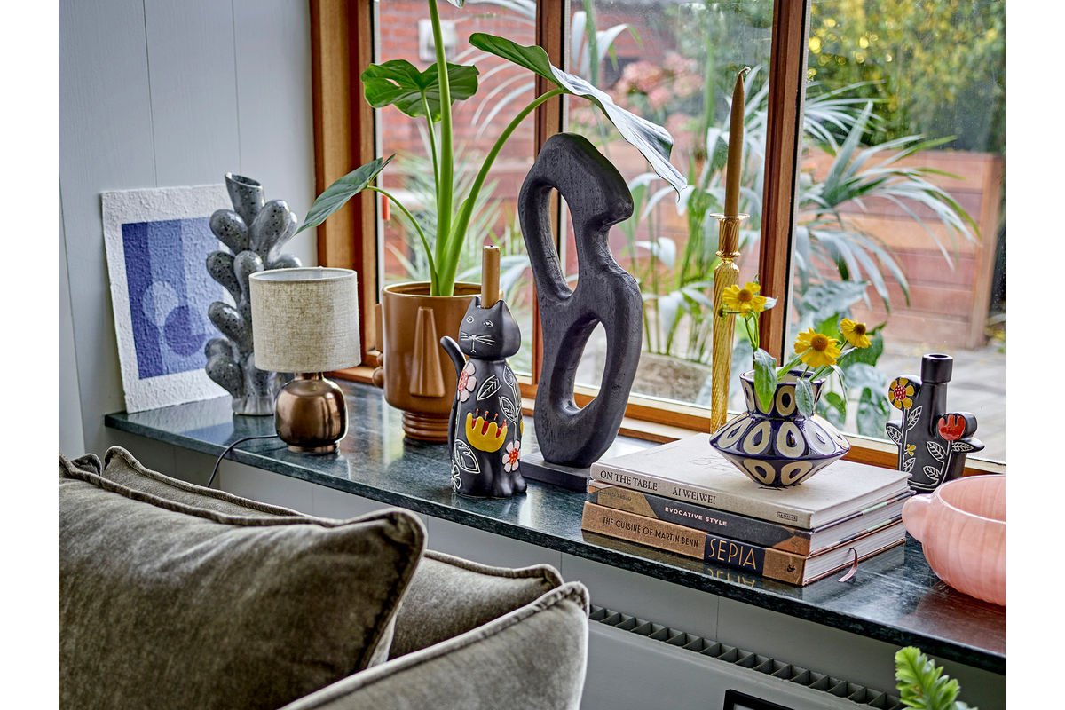 Kerzenhalter Nera – Handbemalte Katzenfigur mit floralen Akzenten