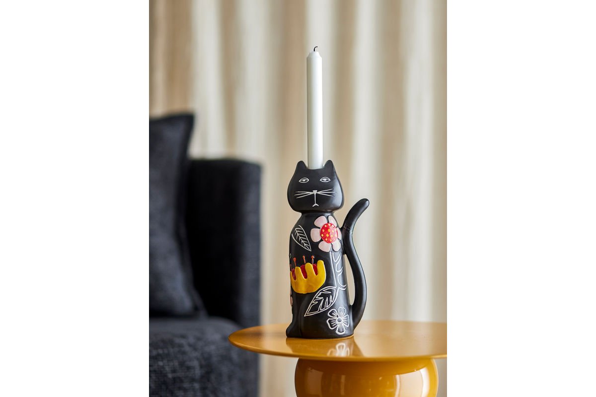 Kerzenhalter Nera – Handbemalte Katzenfigur mit floralen Akzenten