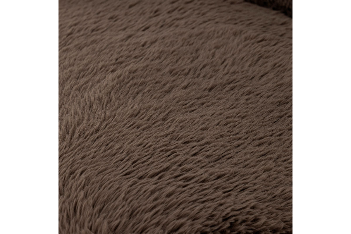 Lounge kreslo Ang – umelá kožušina a FSC® drevo v teplom hnedom odtieni