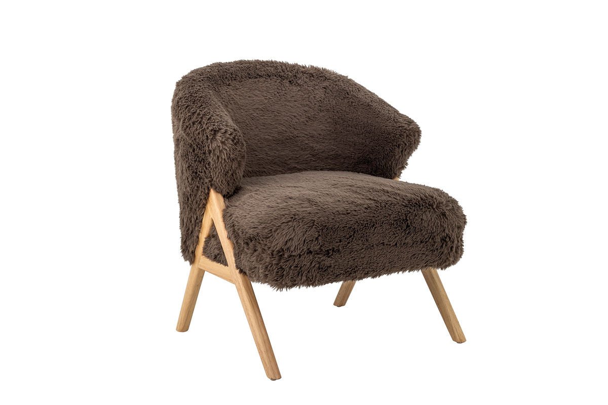 Lounge kreslo Ang – umelá kožušina a FSC® drevo v teplom hnedom odtieni