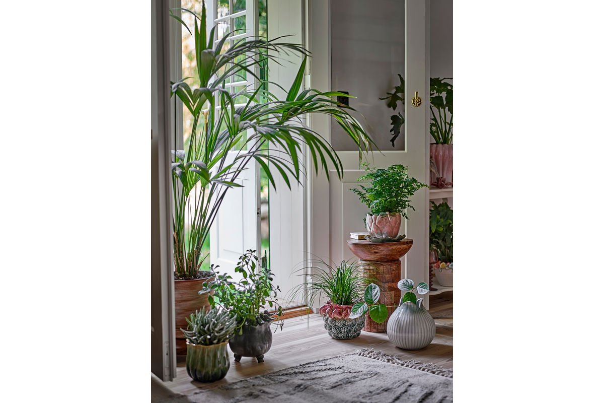 Kvetináč Fiora – kamenina s hravými detailmi vtákov