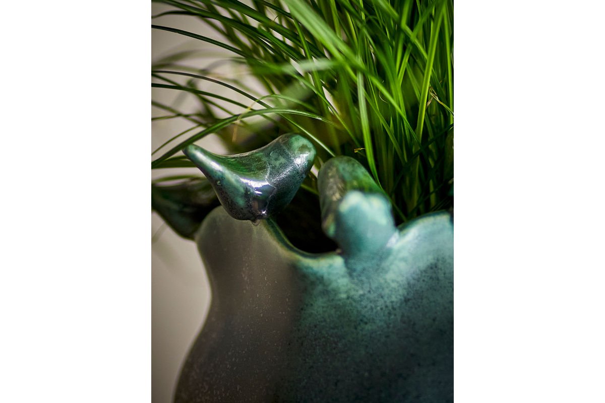 Kvetináč Fiora – kamenina s hravými detailmi vtákov