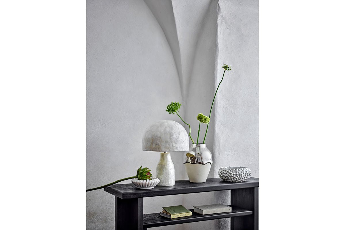 Stolná lampa Nerea – Trblietavý dizajn Capiz v prírodných tónoch