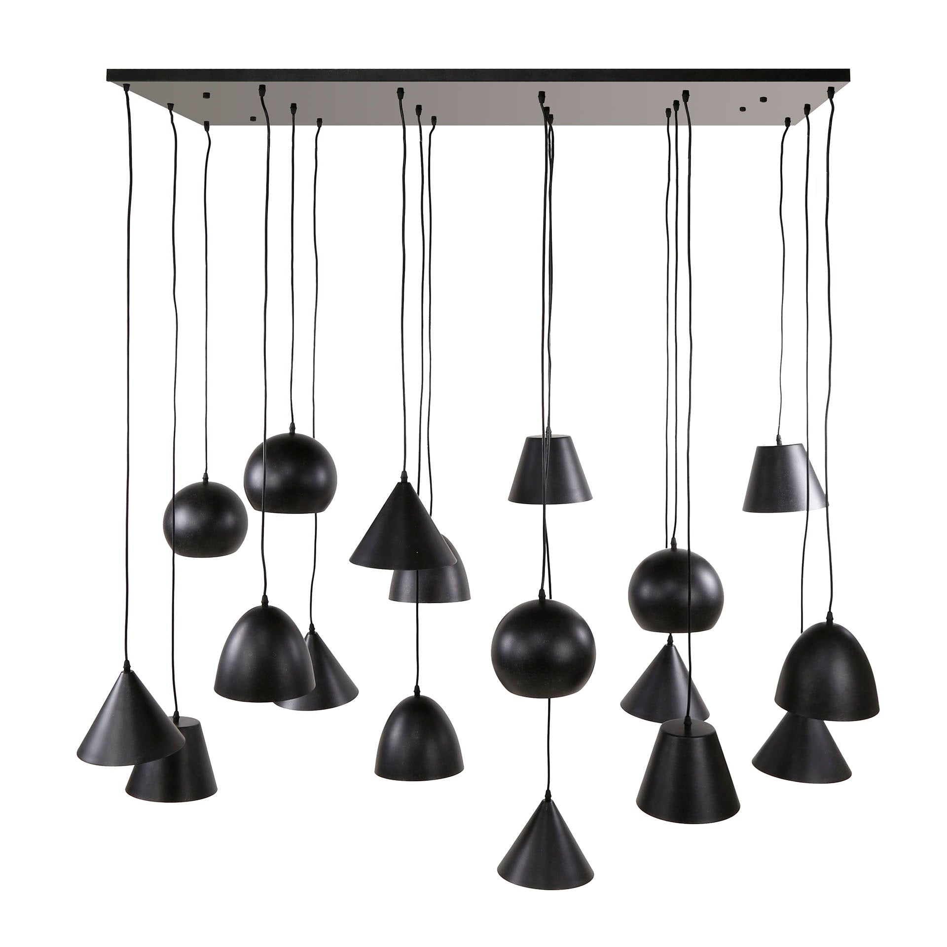 Pendelleuchte "Fionella“ – 18 runde und konische Lampenschirme aus Metall in schwarzem Finish
