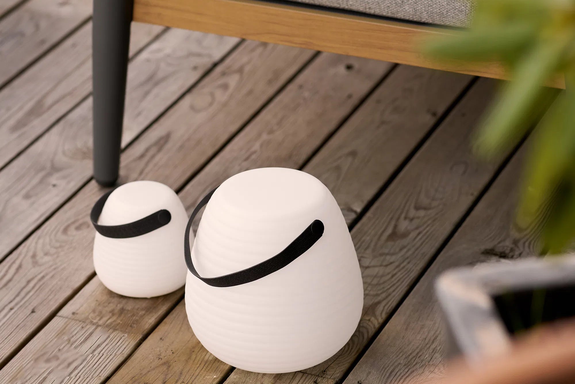 Záhradná vonkajšia lampa Eirina - s upevňovacím pásikom a farebnou LED